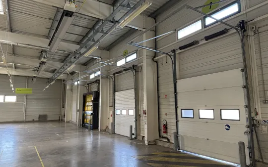 Porte-sectionnelle-local-activite-entrepot-stockage