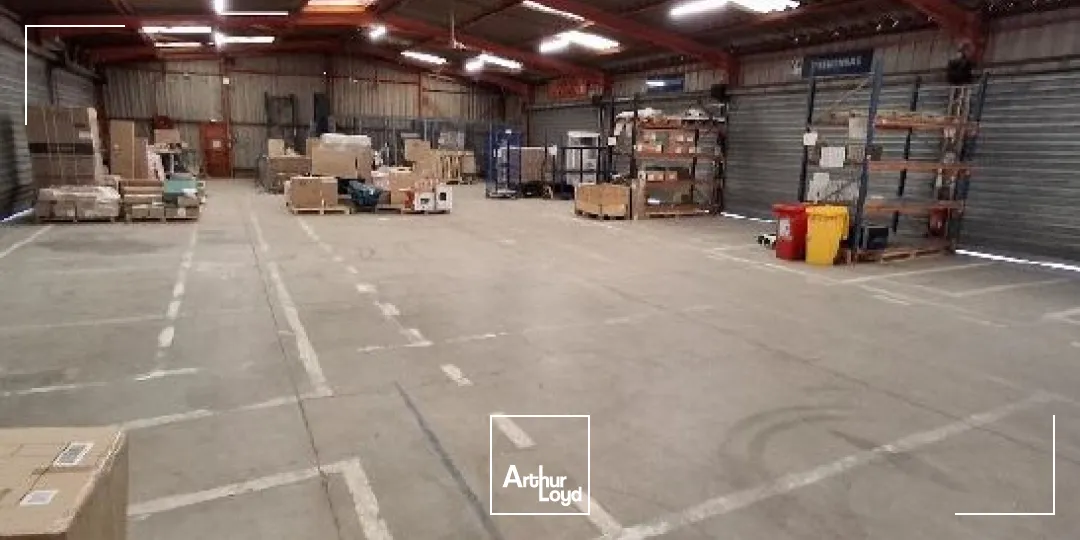 Messagerie de 1668 m² à vendre au sud de Bourg en Bresse