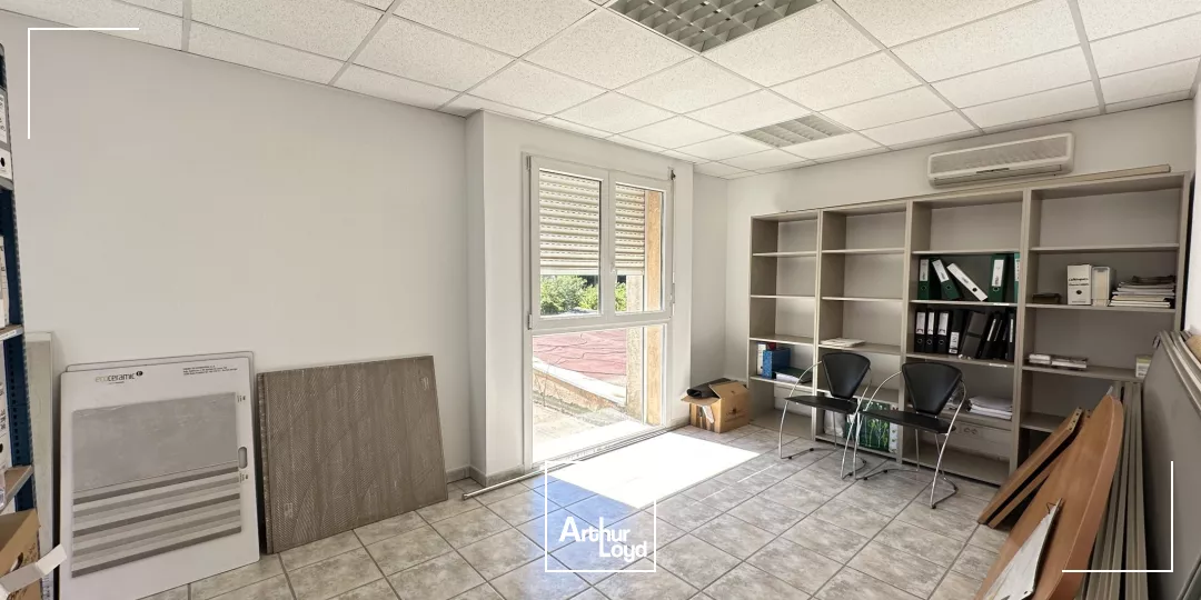 BUREAUX À VENDRE AVEC PARKING PROCHE DE L'AÉROPORT