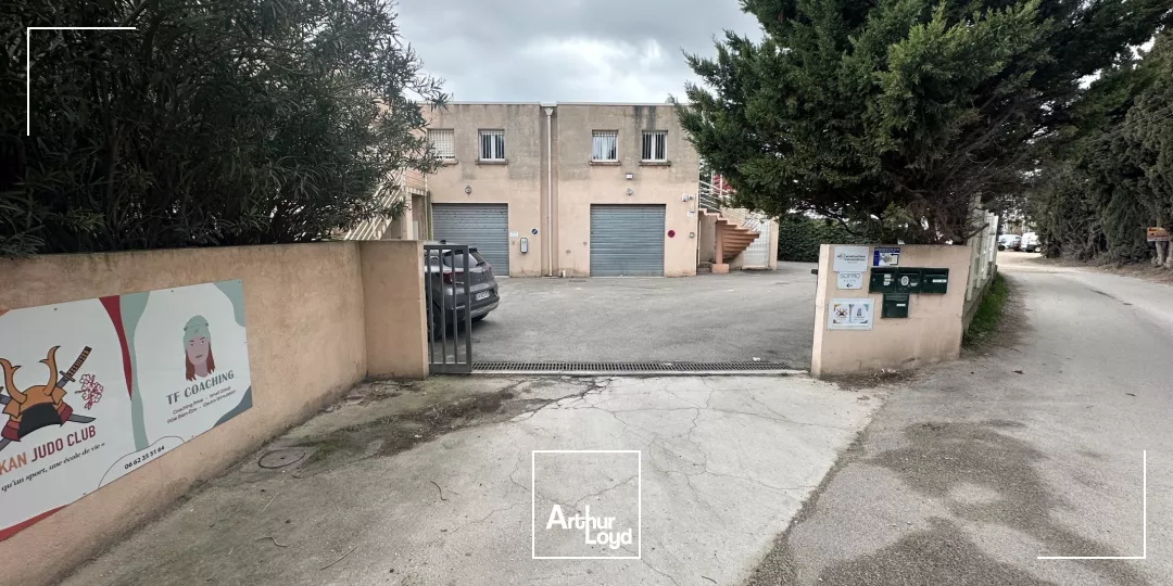 BUREAUX À VENDRE AVEC PARKING PROCHE DE L'AÉROPORT