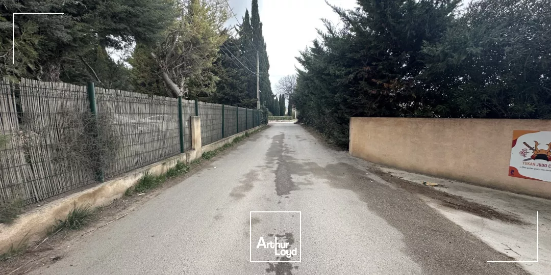 BUREAUX À VENDRE AVEC PARKING PROCHE DE L'AÉROPORT