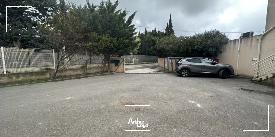 BUREAUX À VENDRE AVEC PARKING PROCHE DE L'AÉROPORT