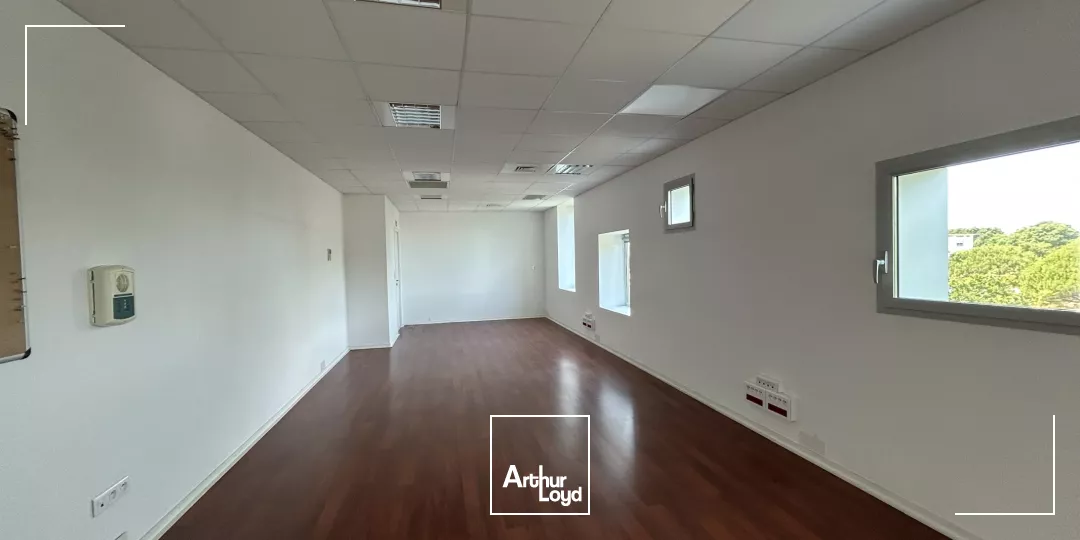 BUREAUX - 240 M2 - ST NAZAIRE OUEST - OCEANIS - LOCAL - MEDICALE- SERVICES