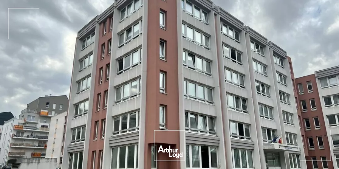 BUREAUX à LOUER de 425.22 m²