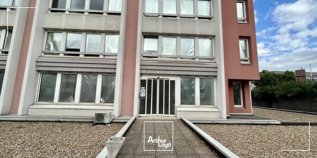 BUREAUX à LOUER de 425.22 m²