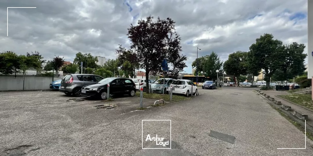 BUREAUX à LOUER de 425.22 m²