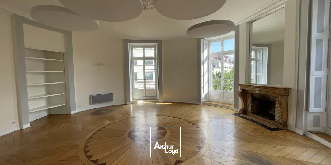 BUREAUX DE STANDING À LOUER-195 M² DIVISIBLE À LOUER-CENTRE VILLE DE NANTES