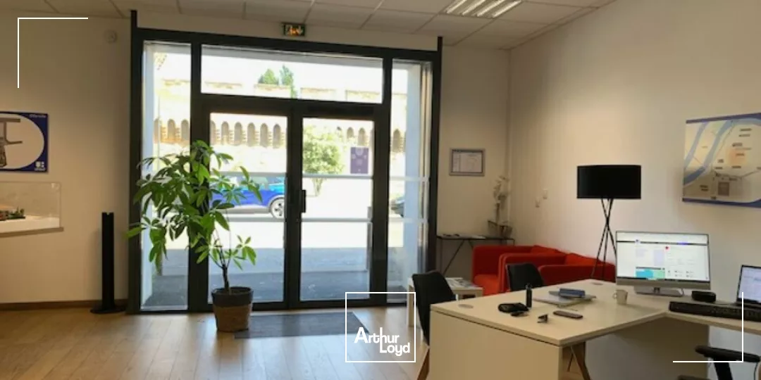AVIGNON BUREAUX A VENDRE FACE AUX REMPARTS IDEAL PROFESSION. LIBERALE