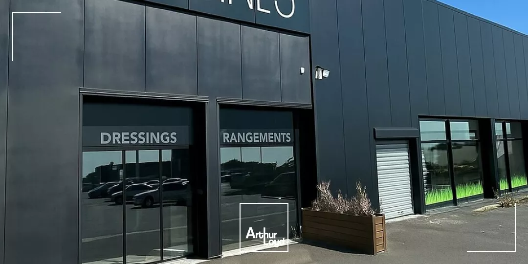 LOCAL COMMERICIAL À LOUER 235m2 POITIERS SUD EMPLACEMENT RARE 