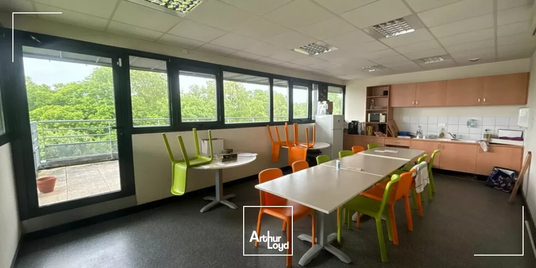 À LOUER  BUREAUX 160 m² - LES HERBIERS