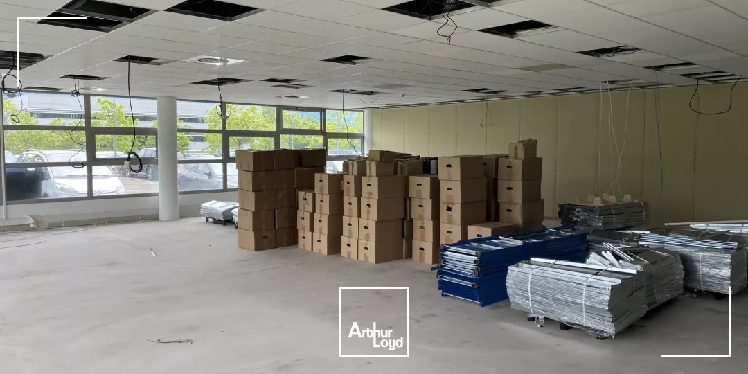 BUREAUX 229.60 M² - A LOUER A MONTBONNOT 