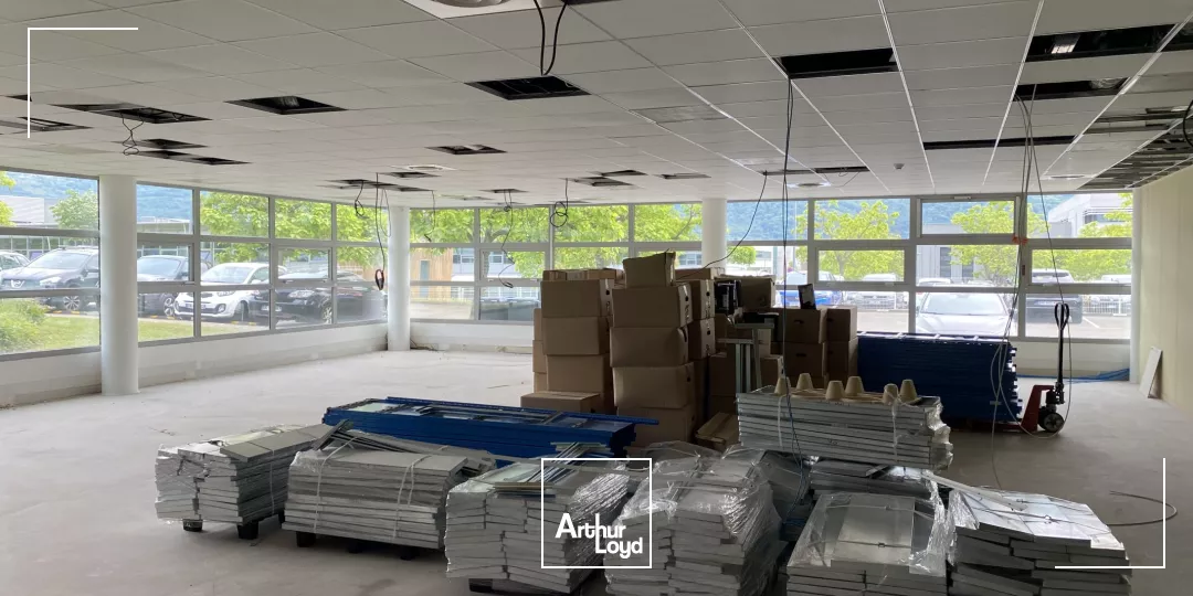 BUREAUX 229.60 M² - A LOUER A MONTBONNOT 