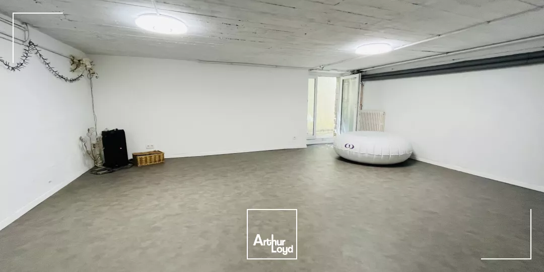 A LOUER BUREAUX ST NAZAIRE DE GAULLE 140M2