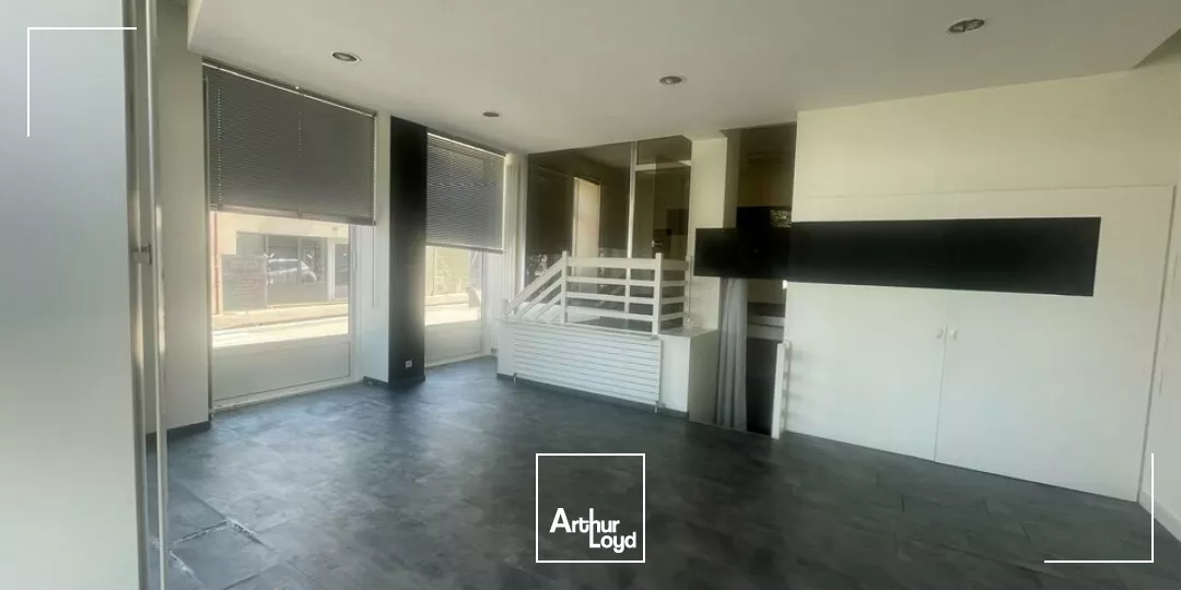 LA ROCHE-SUR-YON  LOCAL COMMERCIAL DE 76M² À LA LOCATION