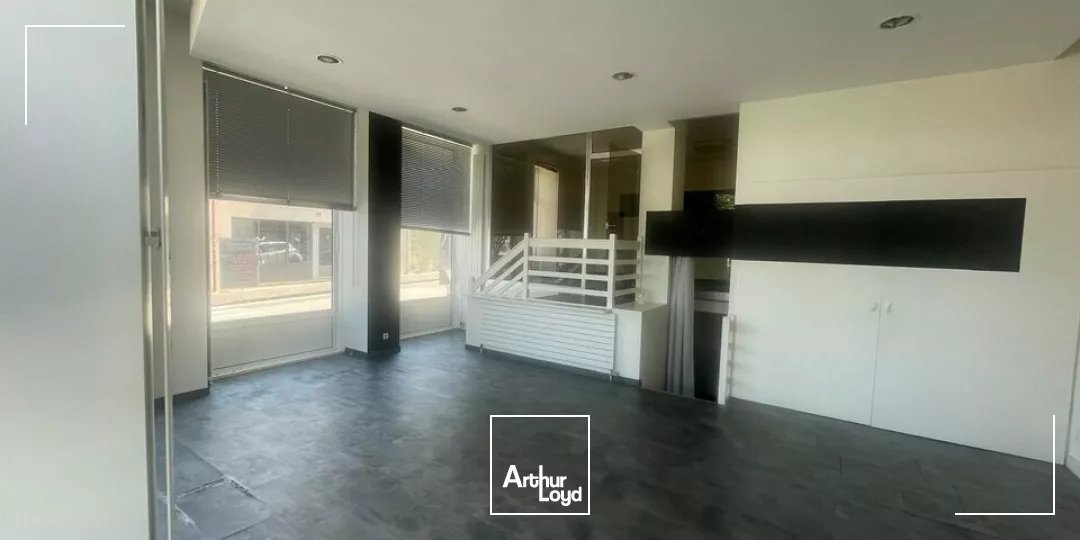 LA ROCHE-SUR-YON  LOCAL COMMERCIAL DE 76M² À LA LOCATION