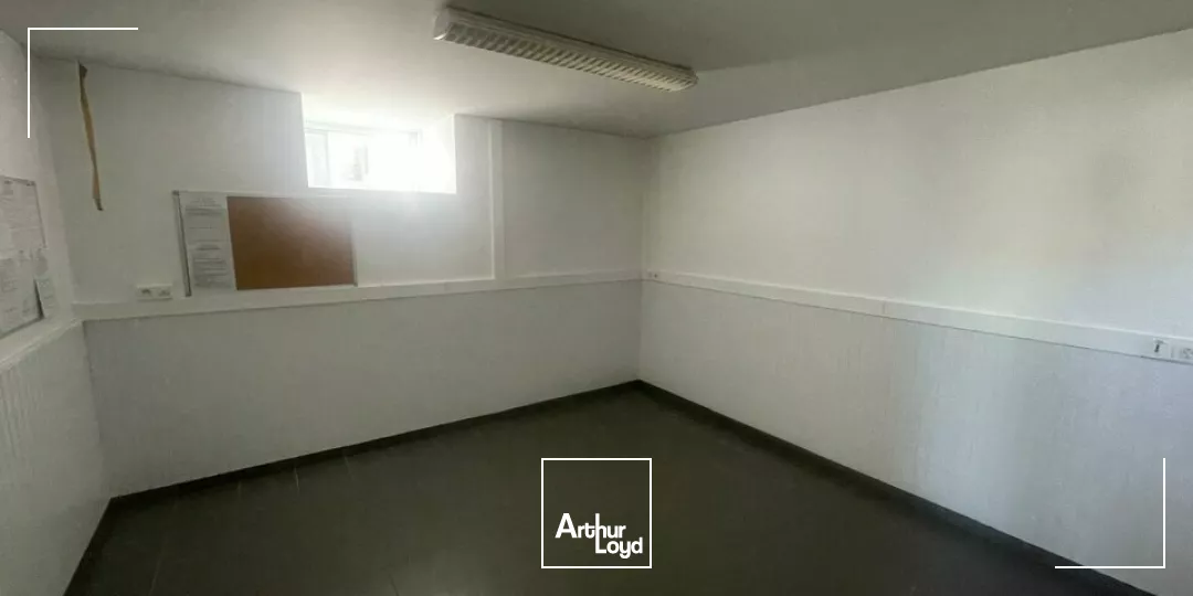 LA ROCHE-SUR-YON  LOCAL COMMERCIAL DE 76M² À LA LOCATION