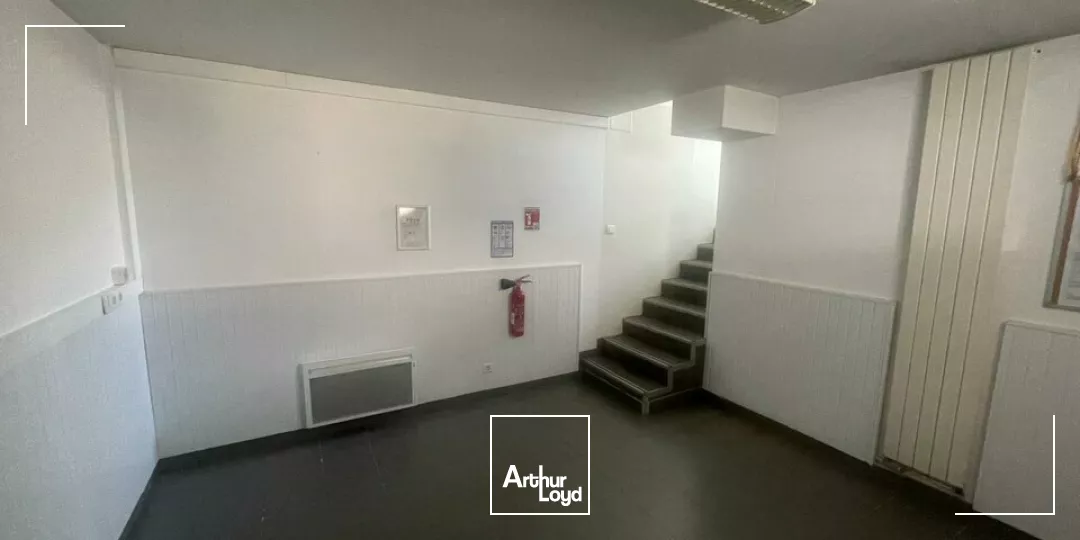 LA ROCHE-SUR-YON  LOCAL COMMERCIAL DE 76M² À LA LOCATION