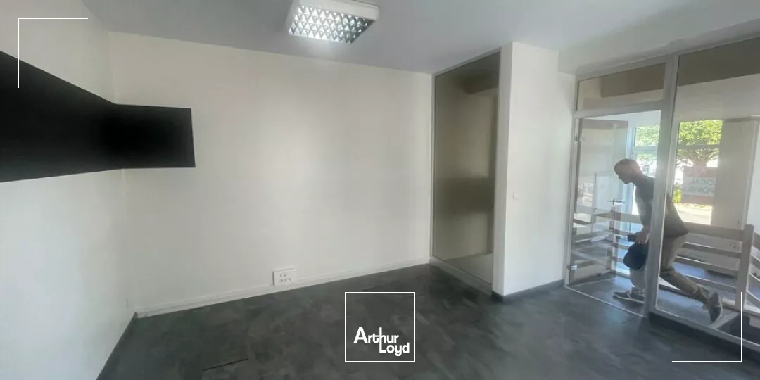 LA ROCHE-SUR-YON  LOCAL COMMERCIAL DE 76M² À LA LOCATION