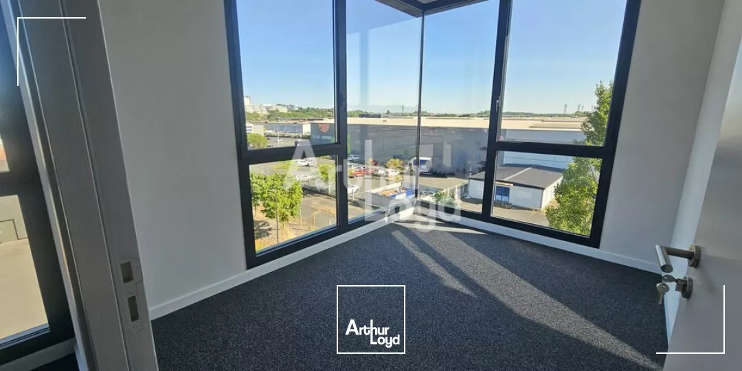 Angers Saint Serge bureaux neuf et aménagés de 168 m² à louer 