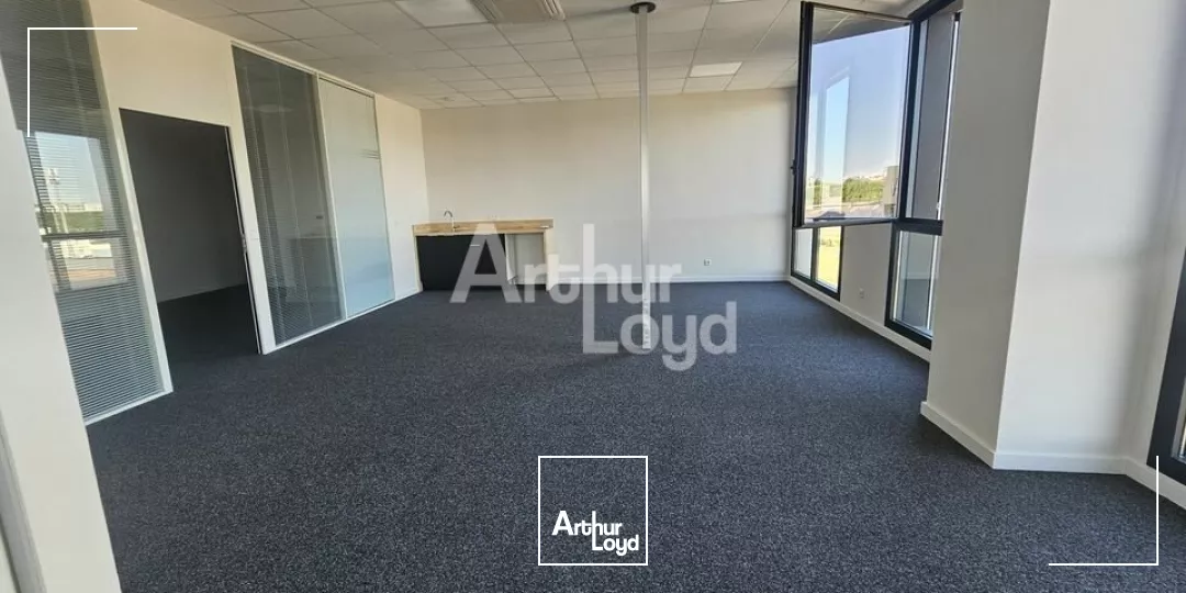 Angers Saint Serge bureaux neuf et aménagés de 168 m² à louer 
