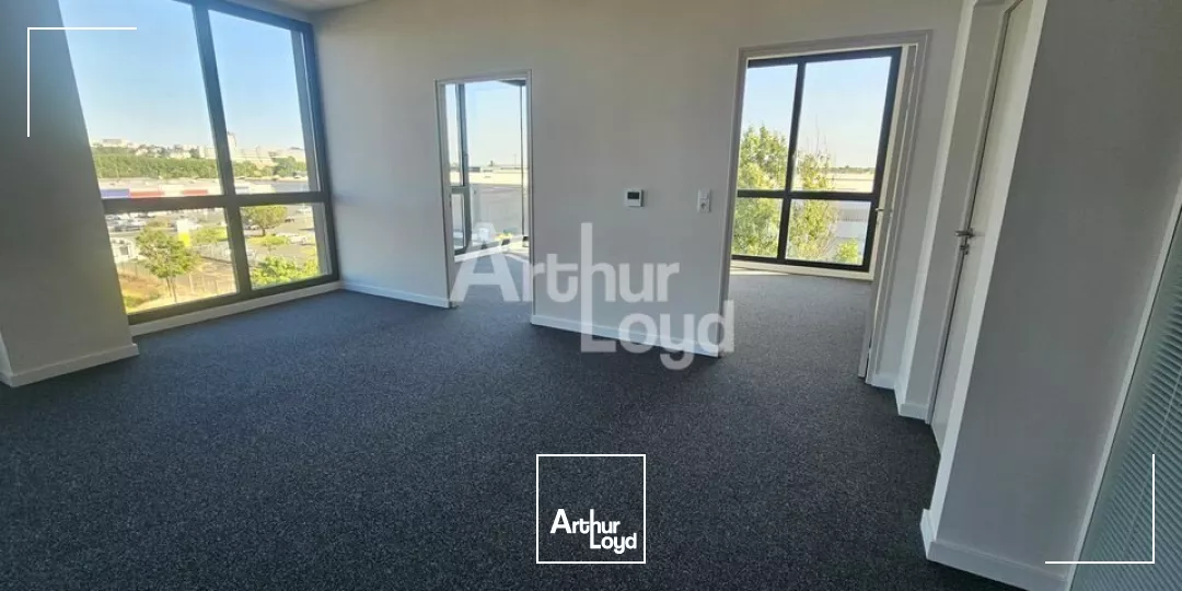 Angers Saint Serge bureaux neuf et aménagés de 168 m² à louer 