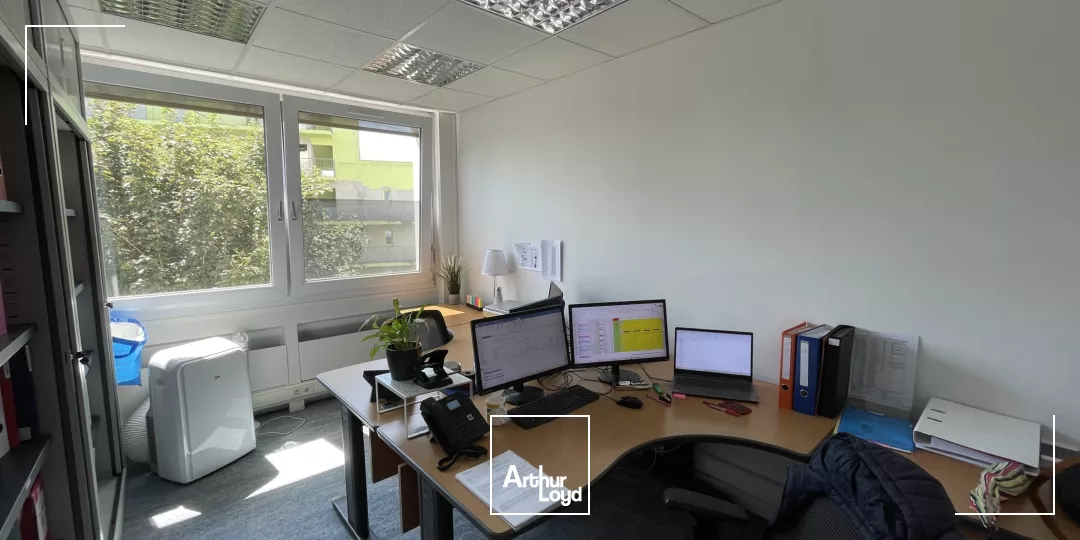 BUREAUX À LOUER-142 M² - ILE DE NANTES