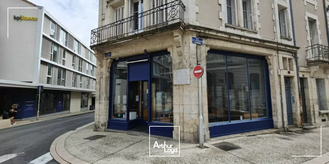 A VENDRE - LOCAL COMMERCIAL DE 140m² À POITIERS - EMPLACEMENT PREMIUM CENTRE VILLE 
