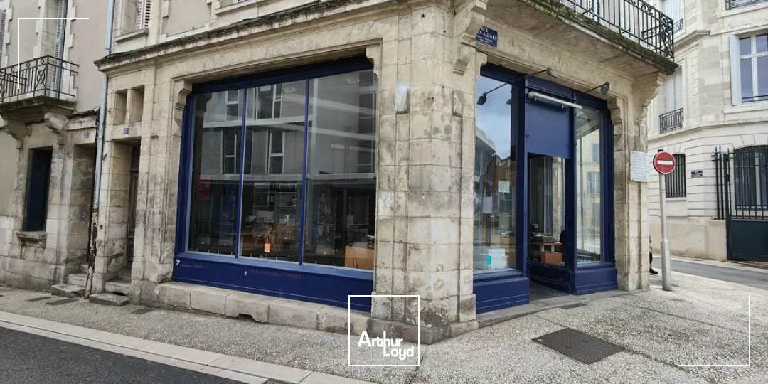 A VENDRE - LOCAL COMMERCIAL DE 140m² À POITIERS - EMPLACEMENT PREMIUM CENTRE VILLE 