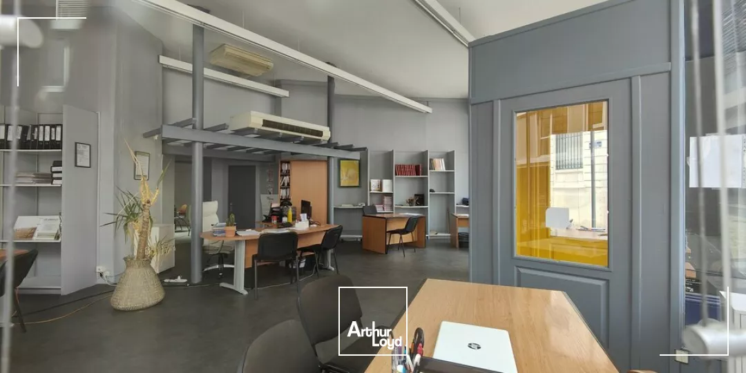 A VENDRE - LOCAL COMMERCIAL DE 140m² À POITIERS - EMPLACEMENT PREMIUM CENTRE VILLE 