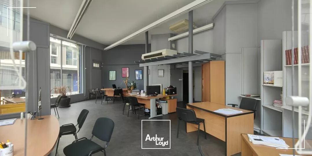 A VENDRE - LOCAL COMMERCIAL DE 140m² À POITIERS - EMPLACEMENT PREMIUM CENTRE VILLE 