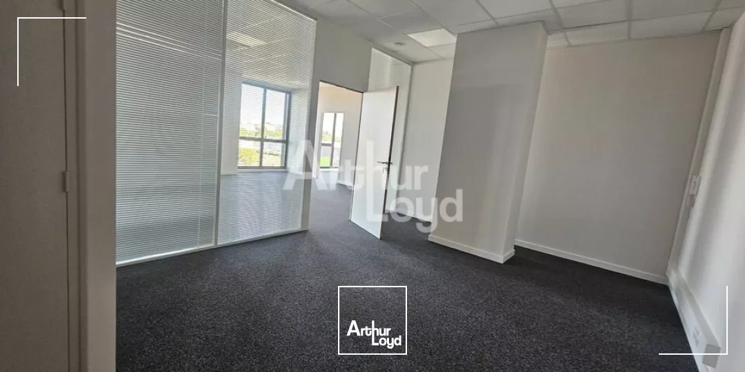 Angers Saint Serge bureaux neuf et aménagés de 91 m² à louer