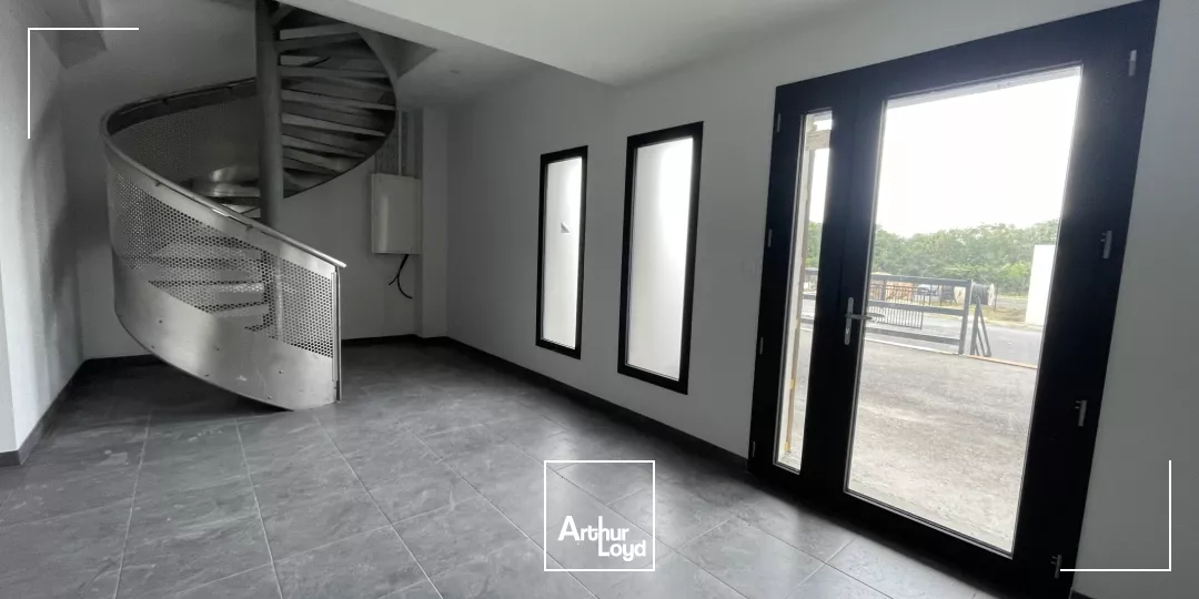 LOCAL D'ACTIVITE - 1500 m2 - A VENDRE - BELLE VISIBILITE ENTRE SOISSONS ET CHATEAU THIERRY