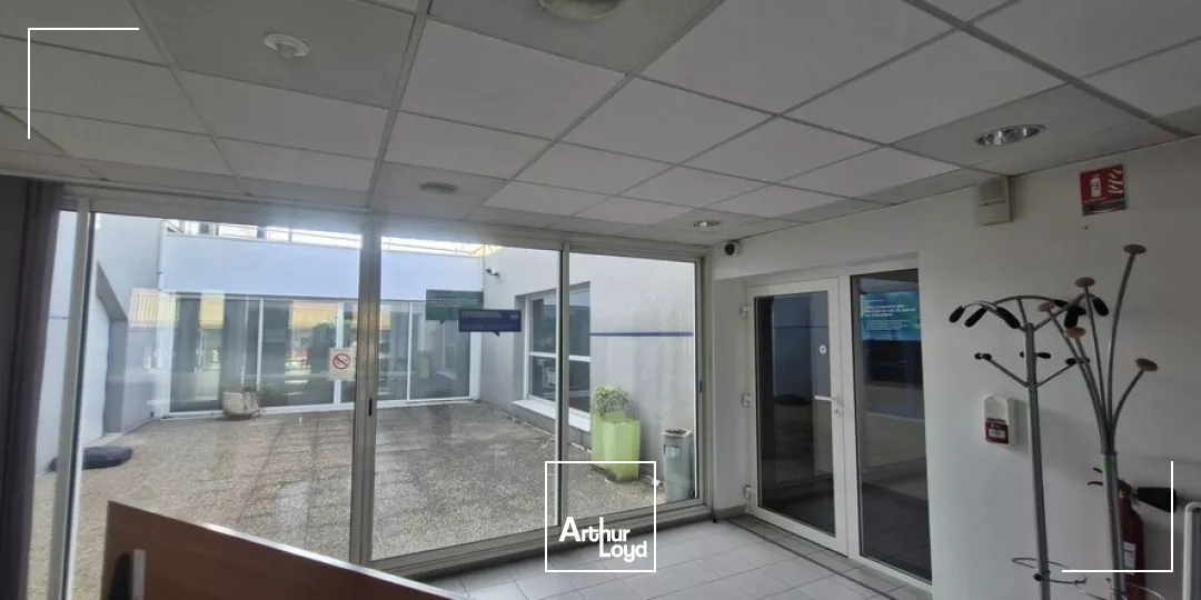 AVIGNON Bureaux disponibles à louer 845 m² DANS UN ENSEMBLE CLOTURE 