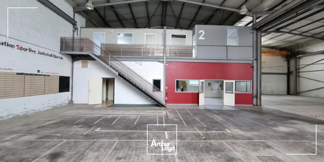 LOCAL D'ACTIVITÉ À LOUER  BESSINES / NIORT DE 837M2