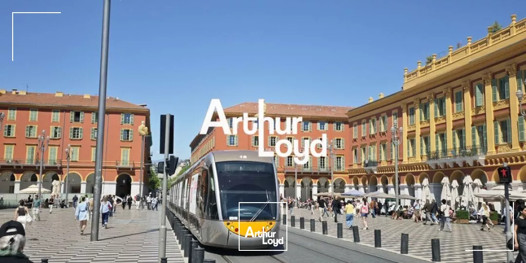 A LOUER SUR UN EMPLACEMENT PREMIUM DE NICE BUREAU DANS IMMEUBLE BOURGEOIS AVEC ACCES PMR