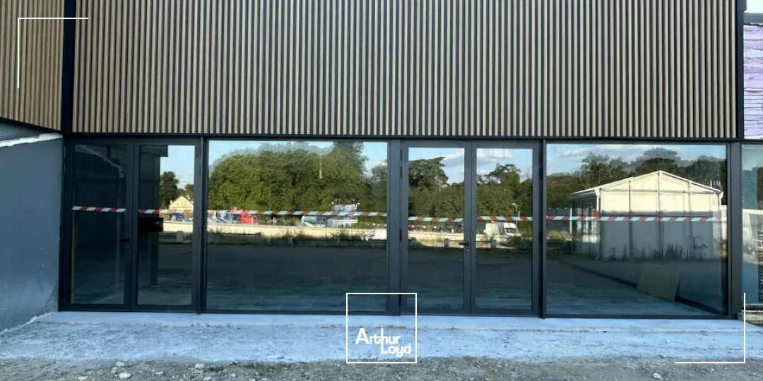 A LOUER - LOCAL COMMERCIAL DE 90m² - EMPLACEMENT STRATÉGIQUE - ZONE COMMERCIALE ET D'ACTIVITÉ, RN10 ET A10 POITIERS SUD 