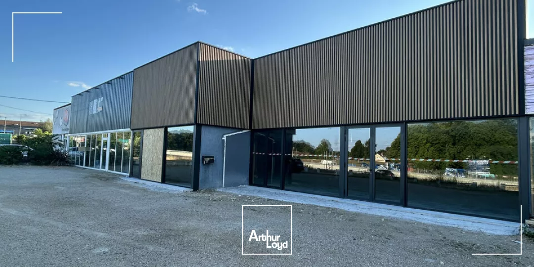 A LOUER - LOCAL COMMERCIAL DE 90m² - EMPLACEMENT STRATÉGIQUE - ZONE COMMERCIALE ET D'ACTIVITÉ, RN10 ET A10 POITIERS SUD 