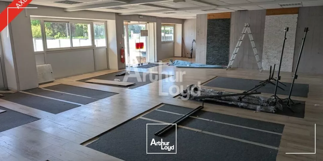 MONTGERMONT - LOCAL D'ACTIVITE A LOUER - 440 M²