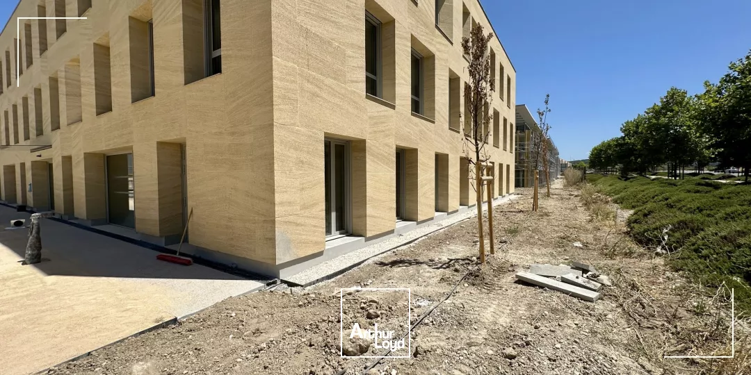 SURFACE DE BUREAUX EN RDC AU SEIN D'UN IMMEUBLE NEUF