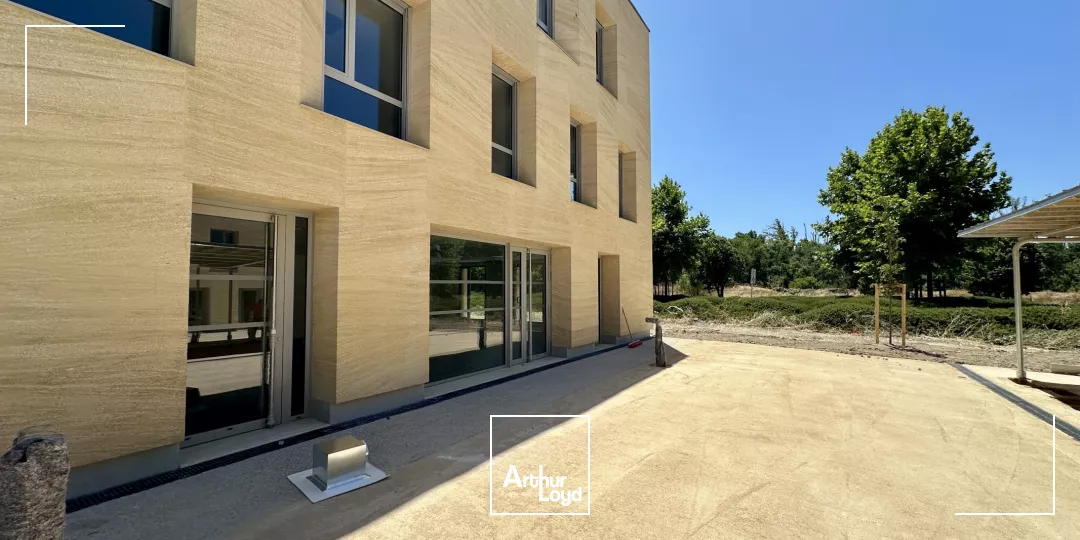 SURFACE DE BUREAUX EN RDC AU SEIN D'UN IMMEUBLE NEUF