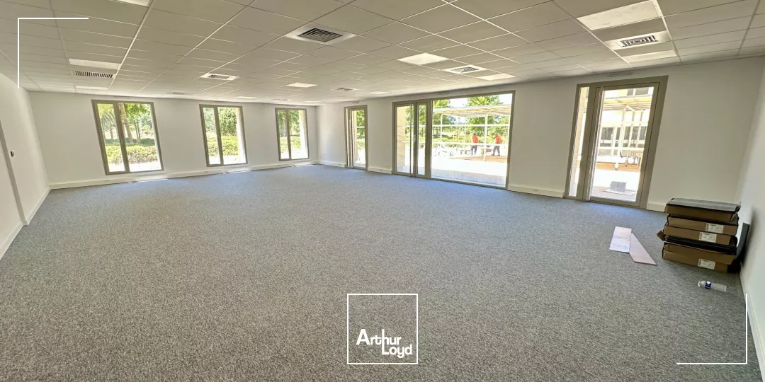 SURFACE DE BUREAUX EN RDC AU SEIN D'UN IMMEUBLE NEUF