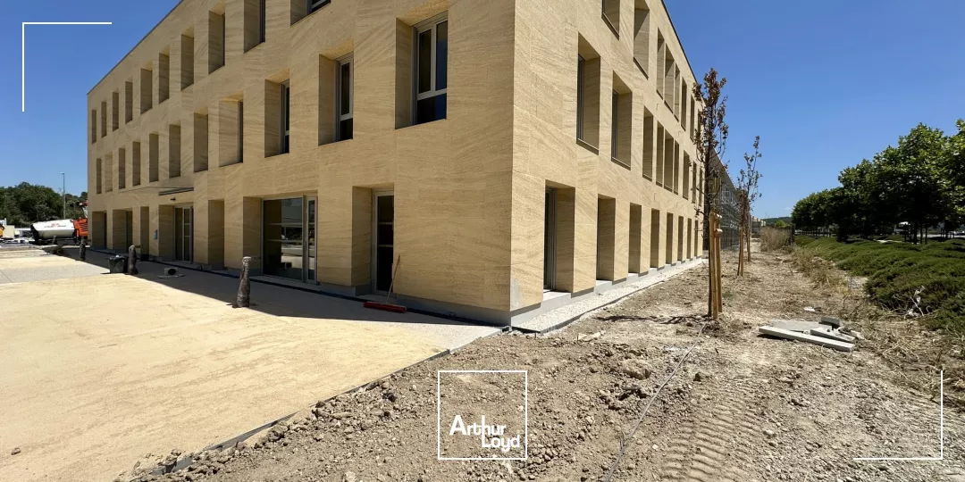 SURFACE DE BUREAUX EN RDC AU SEIN D'UN IMMEUBLE NEUF