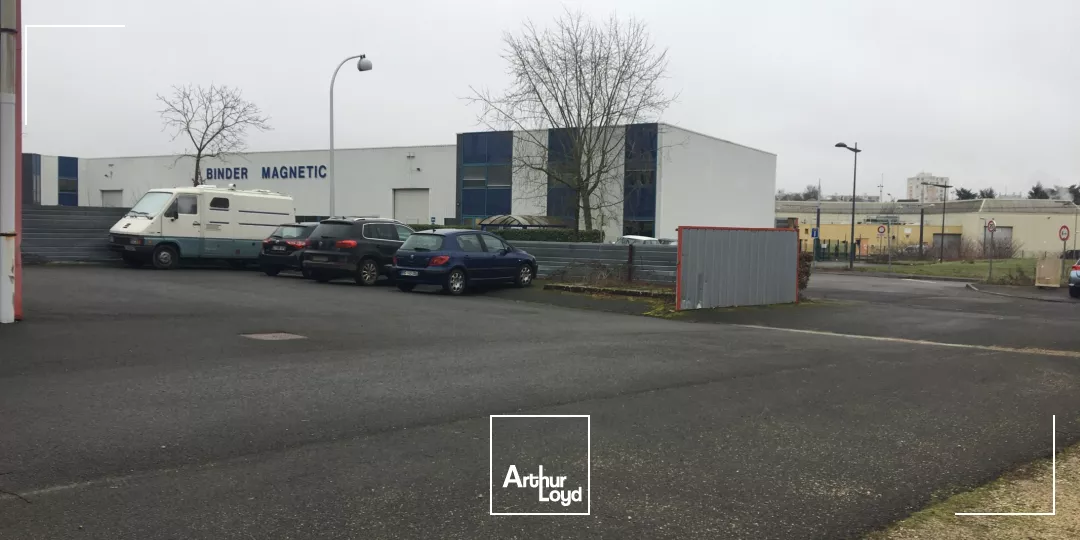 À louer - Bâtiment d'activités - 375 m2 - Agglo Est