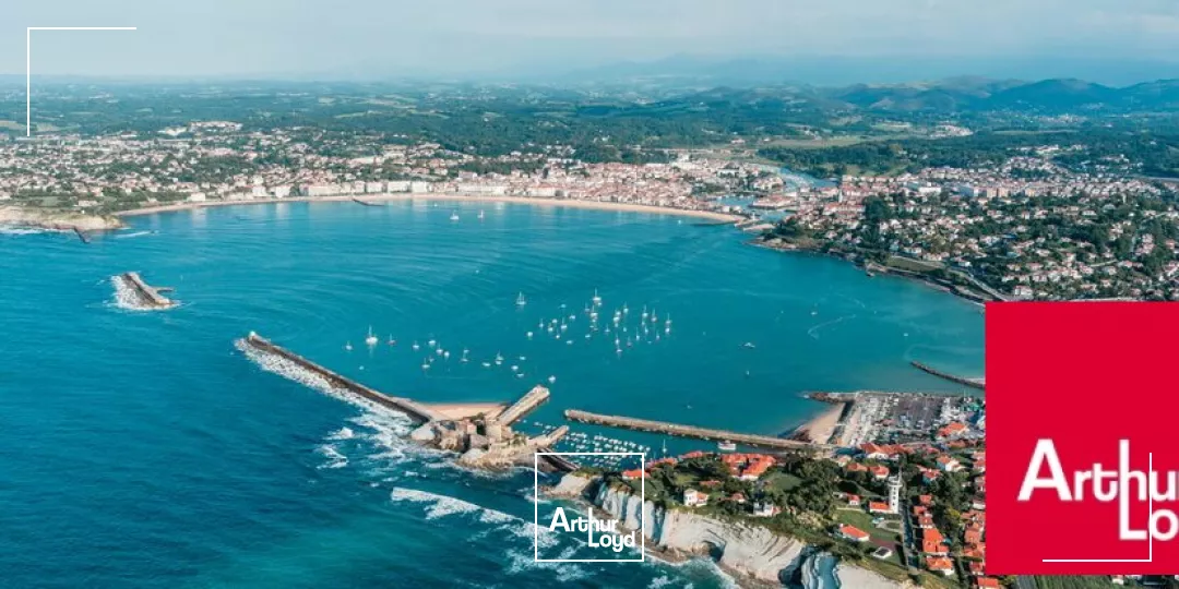 SAINT JEAN DE LUZ, plein centre ville, sur axe passant