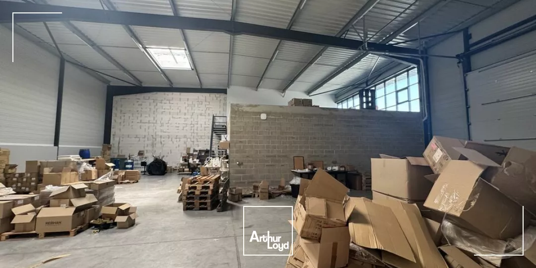 TOURS SUD CHAMBRAY - D910 - A10 - A LOUER LOCAL D'ACTIVITES DE 499 M² - 5 PARKINGS