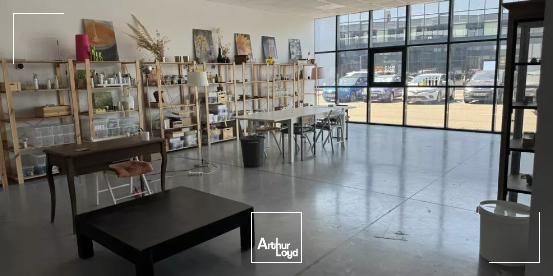 TOURS SUD CHAMBRAY - D910 - A10 - A LOUER LOCAL D'ACTIVITES DE 499 M² - 5 PARKINGS