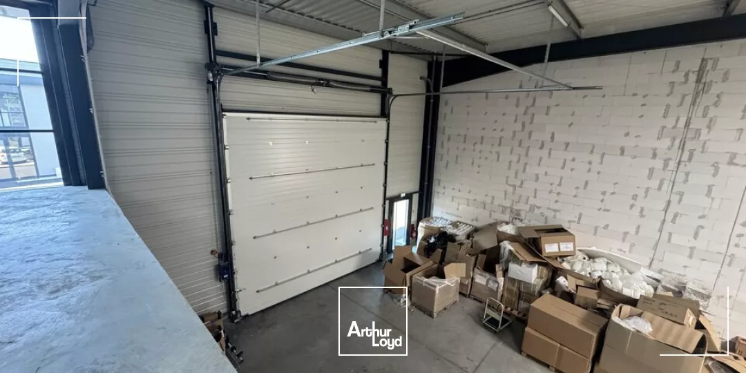 TOURS SUD CHAMBRAY - D910 - A10 - A LOUER LOCAL D'ACTIVITES DE 499 M² - 5 PARKINGS