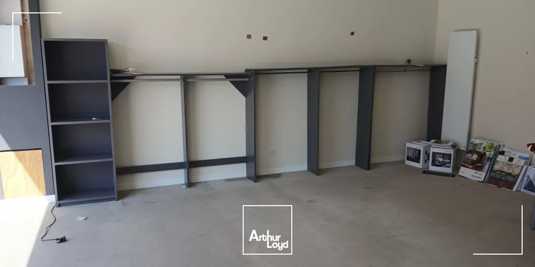 A LOUER - LOCAL COMMERCIAL - CENTRE VILLE - ST. BREVIN 