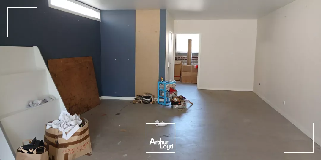 A LOUER - LOCAL COMMERCIAL - CENTRE VILLE - ST. BREVIN 