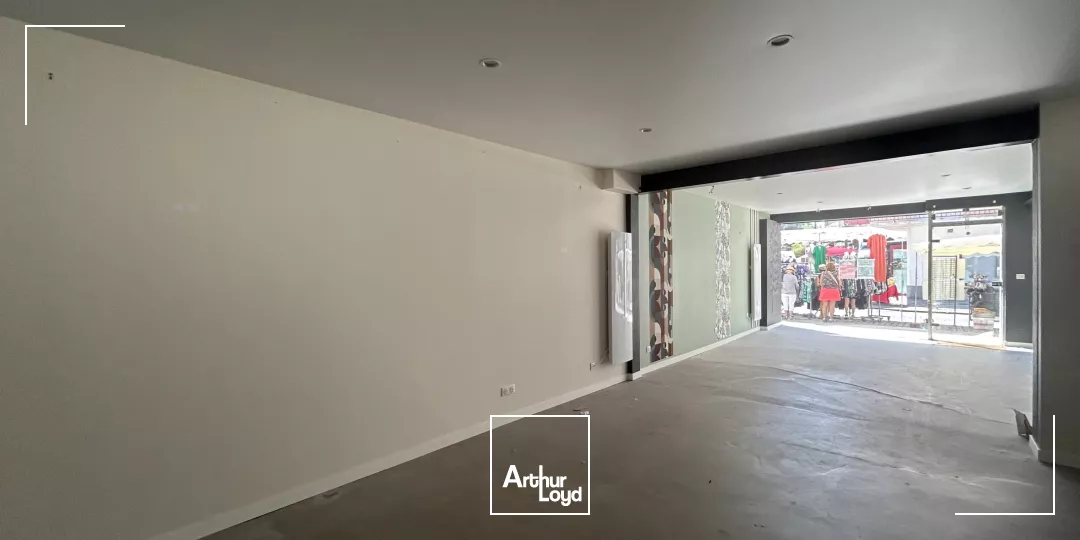 A LOUER - LOCAL COMMERCIAL - CENTRE VILLE - ST. BREVIN 